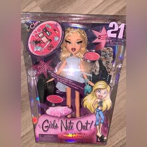 Cloe new with tags Bratz Girlz Nite Out Doll with Accessories